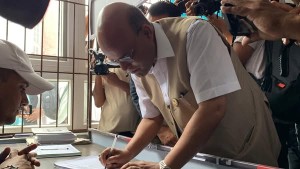 सांसद डा. अमरेशकुमार सिंहले गरे रवि लामिछानेको पक्षमा हस्ताक्षर