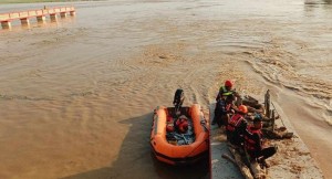 सप्तकोशीमा उद्धार अभ्यासका क्रममा बेपत्ता गोताखोर मध्ये एकको शव फेला, अर्काको खोजी जारी