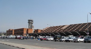 काठमाडौं विमानस्थलबाट सुन जस्तो देखिने धातु सहित पक्राउ