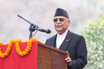 सरकार परिवर्तनको हल्ला असत्य हो, ढुक्कले काम गर्नुस्: प्रधानमन्त्री