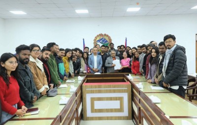 हर्क, बालेन, रवि, कुलमान, सुमना र सागर ढकाललाई एकै ठाउँमा उभिन सुदन गुरुङको आह्वान