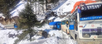 हिमपातले अवरुद्ध नाग्म-गमगढी सडक अझै खुलेन