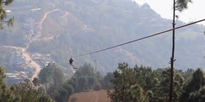 जिपलाइनमा पर्यटकको आकर्षण (भिडियो)