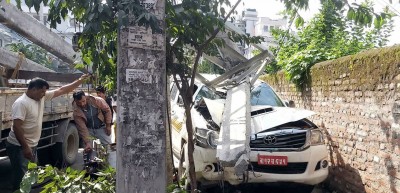 सिनामंगलस्थित भीमसेनगोला सडकमा गाडी दुर्घटना