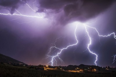 डोटीमा चट्याङ लागेर एक जनाको मृत्यु, सात जना घाइते