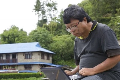 महावीर पुनले आफ्ना राष्ट्रिय तथा अन्तर्राष्ट्रिय मेडल लिलाम गर्दै