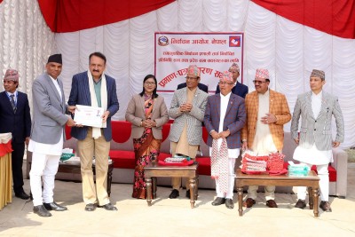 निर्वाचन आयोगद्धारा समानुपातिक निर्वाचन प्रणालीतर्फका निर्वाचित सांसदलाई प्रमाणपत्र वितरण