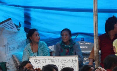 वरिष्ठ अभिनेत्रीद्धय बसुन्धरा भुषाल र चैत्यदेवी सिंह सिभिल सेभिङ एण्ड क्रेडिट सहकारी संस्थाबाट पीडित