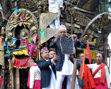 राष्ट्रपति रामचन्द्र पौडेलको उपस्थितिमा जावलाखेलमा रातो मच्छिन्द्रनाथको भोटो देखाइयो