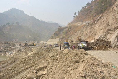 बिपी राजमार्ग : पहिरो प्रभावित क्षेत्रमा वैकल्पिक सडक निर्माण गरिँदै