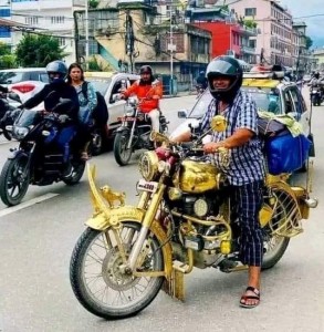 सामाजिक सञ्जालमा भाइरल बनेको सुनको बुलेट मोटरसाइकल