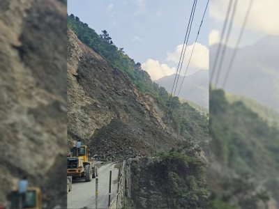 तुइन खोलाको पहिरो भोलिसम्ममा हटाइने, वैकल्पिक बाटो प्रयोग गर्न आग्रह