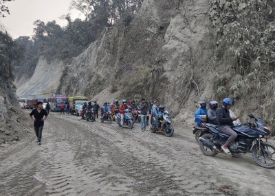 समयमा काम नहुँदा दाउन्ने सडकखण्डको यात्रा कष्टपूर्ण