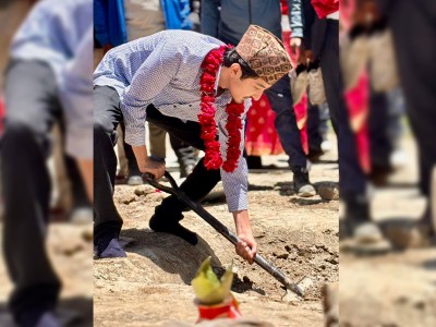पूर्वयुवराज्ञी हिमानी शाह तथा छोरा हृदयेन्द्रद्धारा जुम्लामा बर्थिङ सेन्टर शिलान्यास (तस्विरहरु)