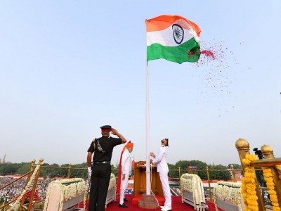 भारतले आज स्वतन्त्रता दिवस मनाउँदै