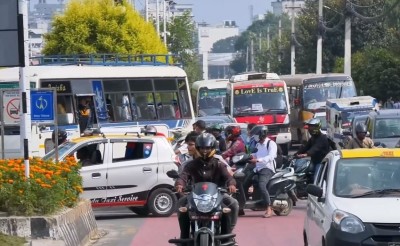 माइतीघरमा ‘रिगल’ को आममाफी विरुद्ध प्रदर्शन र स्थानीय तहका कर्मचारीको आन्दोलनले ट्राफिक व्यवस्थापन अस्तव्यस्त