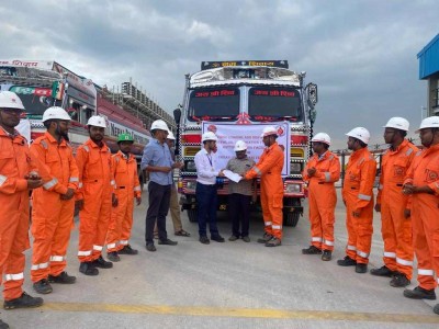 चुहावट नियन्त्रणका लागि नेपाल आयल निगमको इन्धन बोक्ने ट्यांकरमा ‘बटम लोडिङ’ प्रणाली