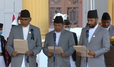 प्रधानमन्त्री प्रचण्डसहित तीन उपप्रधानमन्त्रीले लिए शपथ