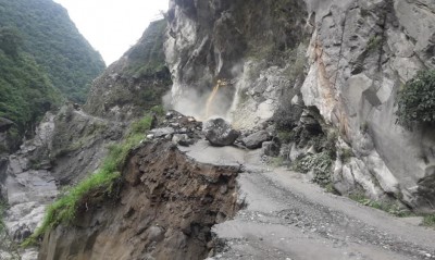 वर्षाका कारण मनाङको अवस्था दयनिय, ३५ किलोमिटरमा ३५ पहिरा