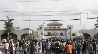 संसद भवन अगाडि बिहानैदेखि युवाहरूको प्रदर्शन सुरू