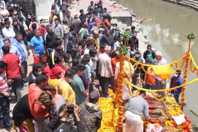 रवि लामिछानेका चालक शम्भु थापाको पशुपति आर्यघाटमा अन्त्येष्टि