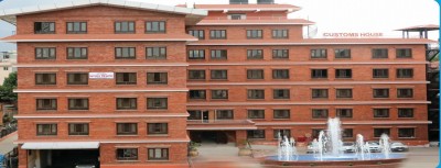 सुन तस्करी प्रकरणमा मुछिएका भन्सार अधिकृतसहित दुई जना निलम्बित