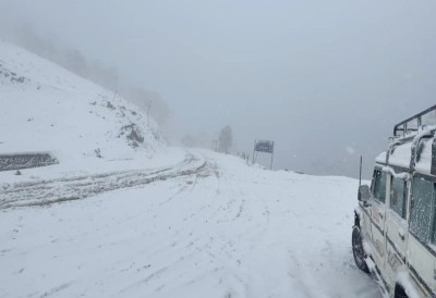 ढोरपाटनमा हिमपातहुँदा जनजीवन प्रभावित
