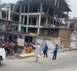 टोखामा गोली चल्याे,  दुई भारतिय नागरिक घाइते