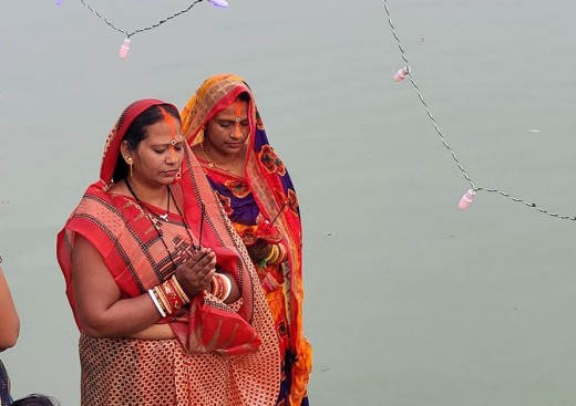 उदाउँदो सूर्यलाई अर्घ्य दिँदै चैती छठपर्व सम्पन्न