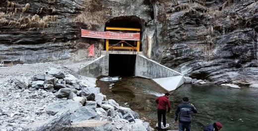 मेलम्चीको खानेपानी काठमाडौंमा ल्याउने काम रोकियाे