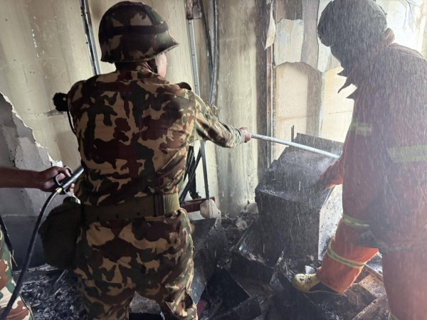 काठमाडौंको कमलादीस्थित हामा स्टिलमा आगलागी