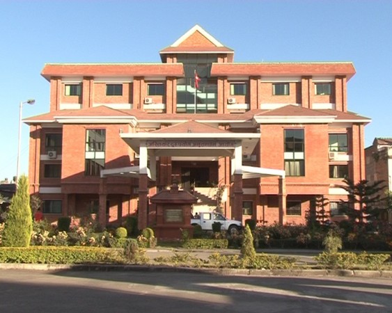 प्रमुख प्रशासकीय अधिकृतसहित तीनजना विरुद्ध मुद्दा दायर