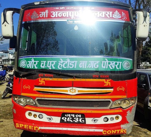 पोखराबाट बस चोरेर चितवन पुर्‍याएका १७ वर्षका किशोर पक्राउ
