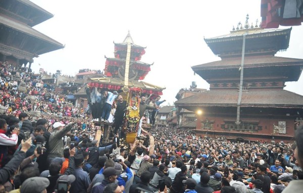 विश्वप्रसिद्ध बिस्काः जात्रा भैरवको रथ वंशगोपाल पुगेर फर्काउँदै