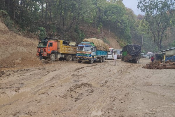 अवरुद्ध बुटवल-नारायणगढ सडक सञ्चालन
