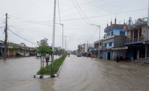 अविरल वर्षाले धनगढीका एक हजार घर डुबानमा, आठ जनाको उद्धार