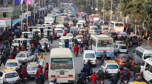 पेट्रोलियम पदार्थमा मूल्यवृद्धि भएसँगै गाडी भाडा पनि बढ्यो