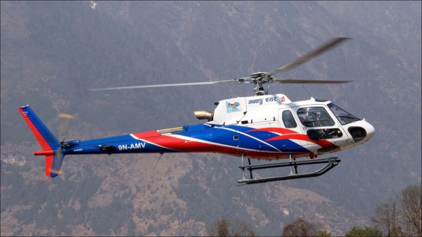 लुक्लाबाट ५ जना विदेशी नागरिक बोकेको मनाङ एयरको हेलिकप्टर सम्पर्क विहीन 