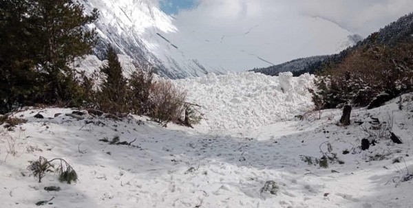 हिउँपहिरोमा परेर दुईजना बेपत्ता