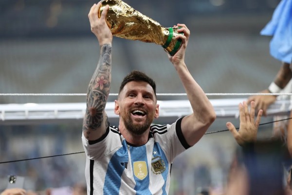 अर्जेन्टिनालाई ३६ वर्षपछि विश्वकप जिताउदै मेस्सी बने सर्वकालिन महान् फुटबल खेलाडी 