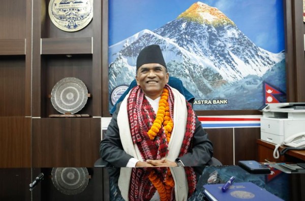 नवनियुक्त गभर्नर पौडेलले गरे पदभार ग्रहण