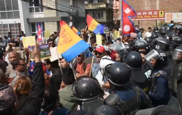 पक्राउ परेका नेताहरूको रिहाइको माग गर्दै काठमाडौंमा प्रदर्शन