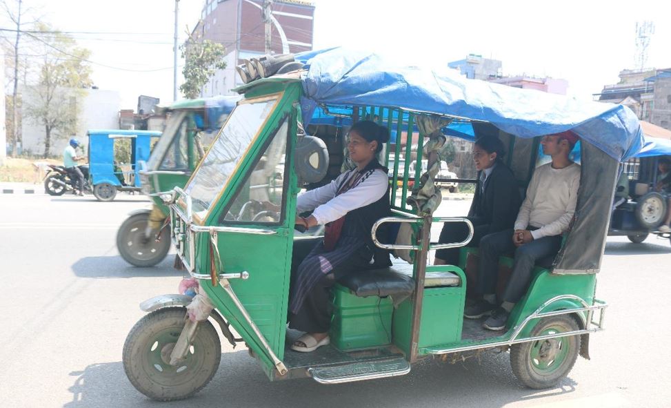 रिक्सा चालक महिलाको कथाः गुजारा चलाउन सहज