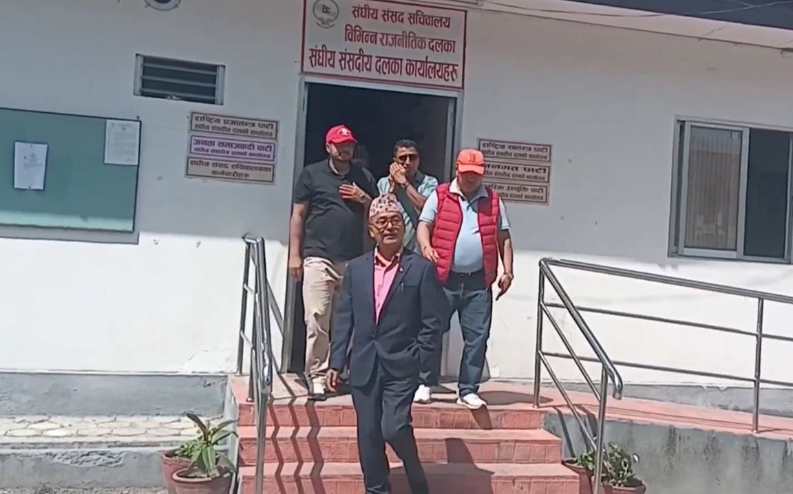 राप्रपाका अध्यक्षसहित तीन जना पक्राउ