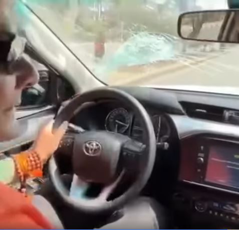 दुर्गा प्रसाईँको गाडीभित्र बसेर भिडियाे खिच्ने विरुद्ध ६ वटा मुद्दा दर्ता