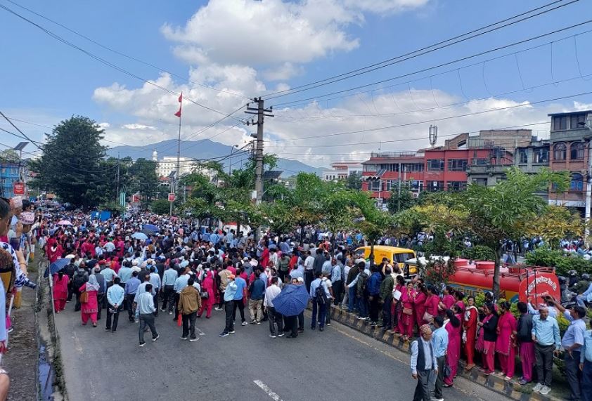 शिक्षक आन्दोलनका कारण काठमाडौंको यातायात व्यवस्था अस्तव्यस्त