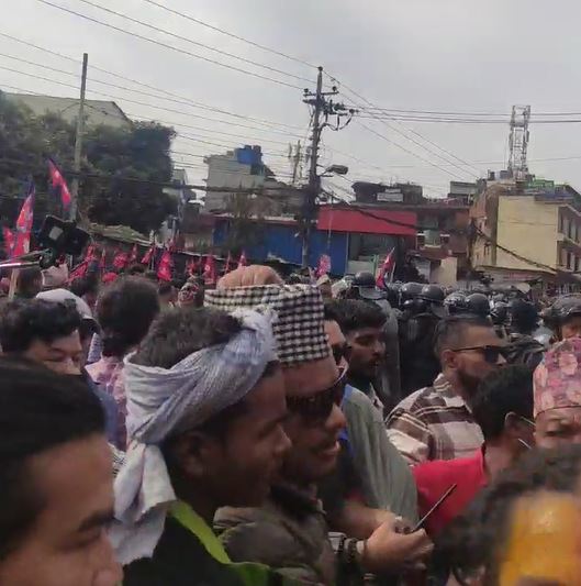 दुर्गा प्रसाईं समर्थक र प्रहरीबीच काठमाडौंको गौशालामा झडप