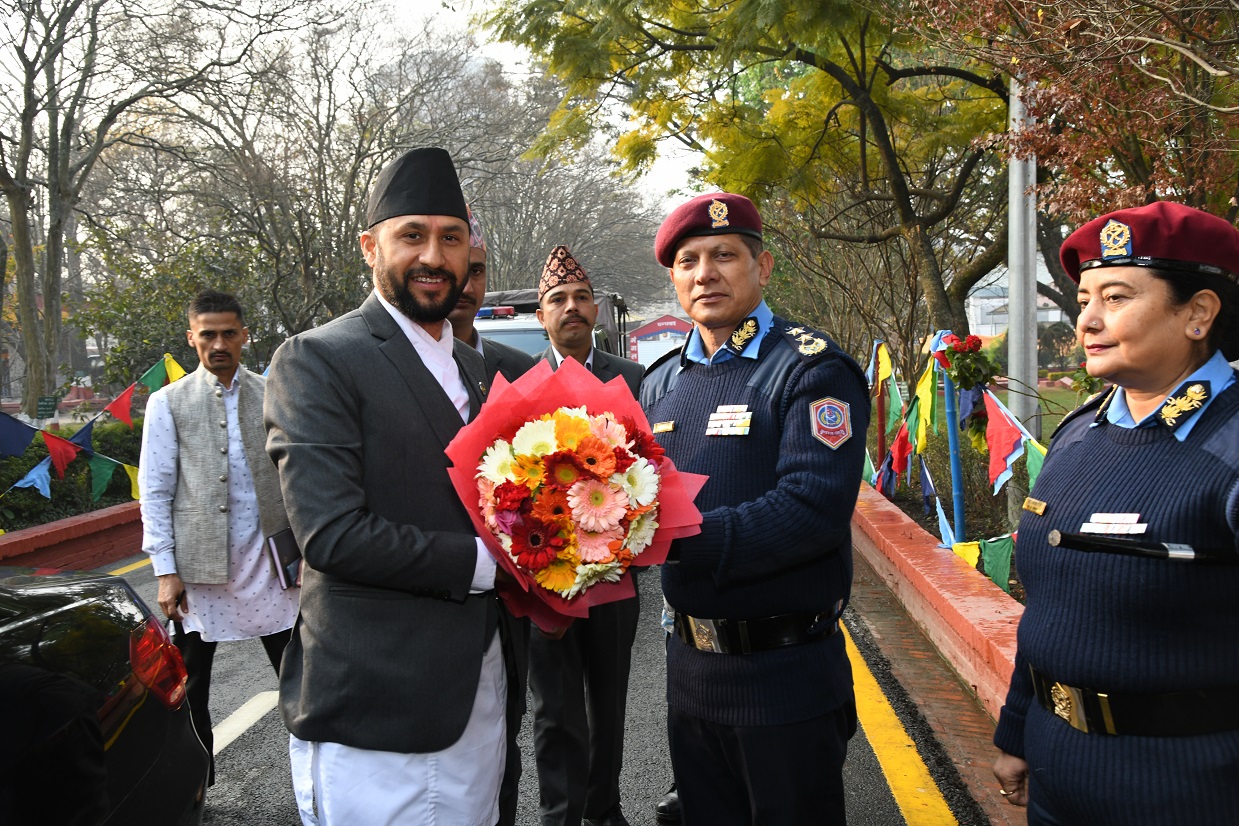 माननीय उपप्रधान एवम् गृहमन्त्री रवि लामिछानेले यसरी गरे नेपाल प्रहरी प्रधान कार्यालयको निरीक्षण (फोटो फिचर)