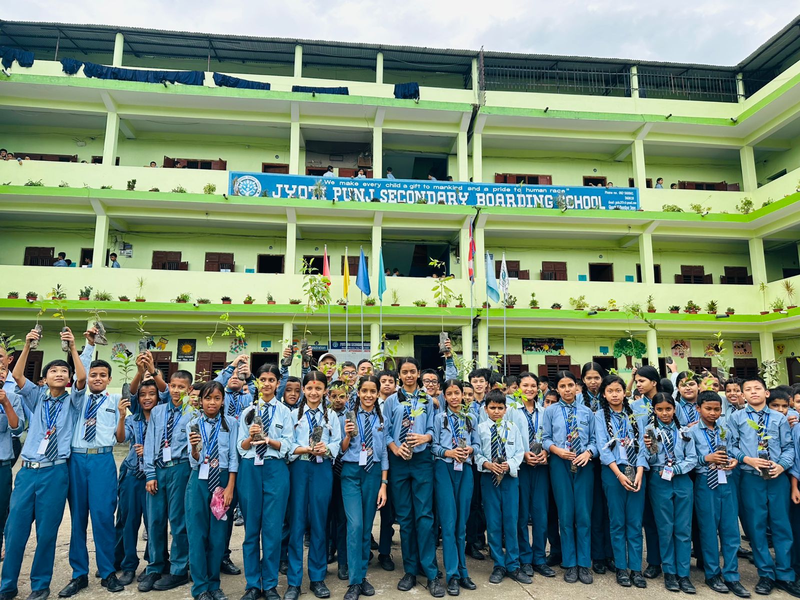 दाङकाे ज्योतिपुन्ज स्कुलले ५ वर्ष अघिदेखी गर्दै आएको विद्यार्थी मार्फत बिरुवा रोप्ने कार्यक्रम प्रभाकारी बन्दै