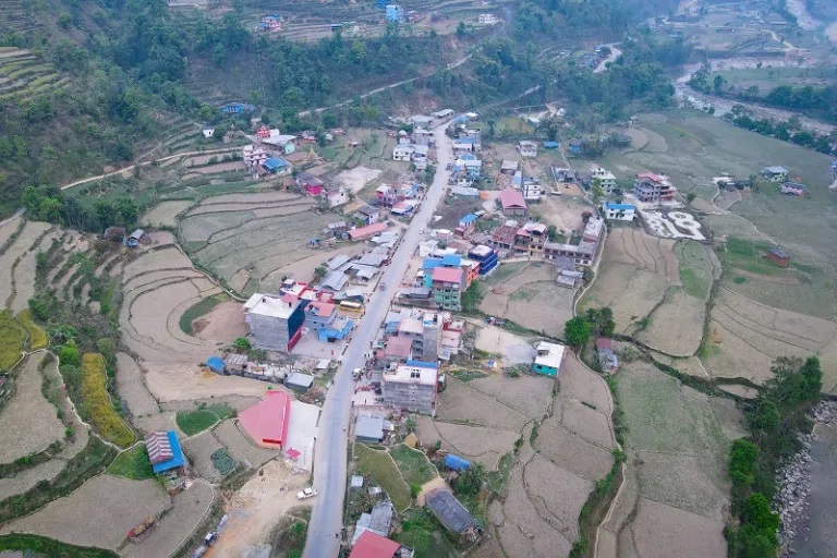 सडक कालोपत्र भएपछि बजार बन्यो खौलारा गाउँ